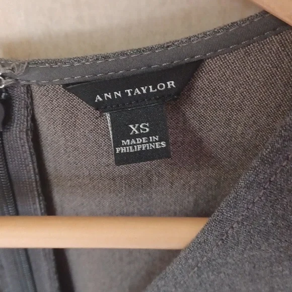 Ann Taylor Gray Shift Dress With Faux Leather Patch Pockets, Sleeveless, V-Neck - Picture 2 of 13